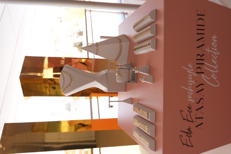  Eda Ece�nin Dokunu�uyla Atasay Piramide Collection �stanbul Modern�de I��ldad�! 